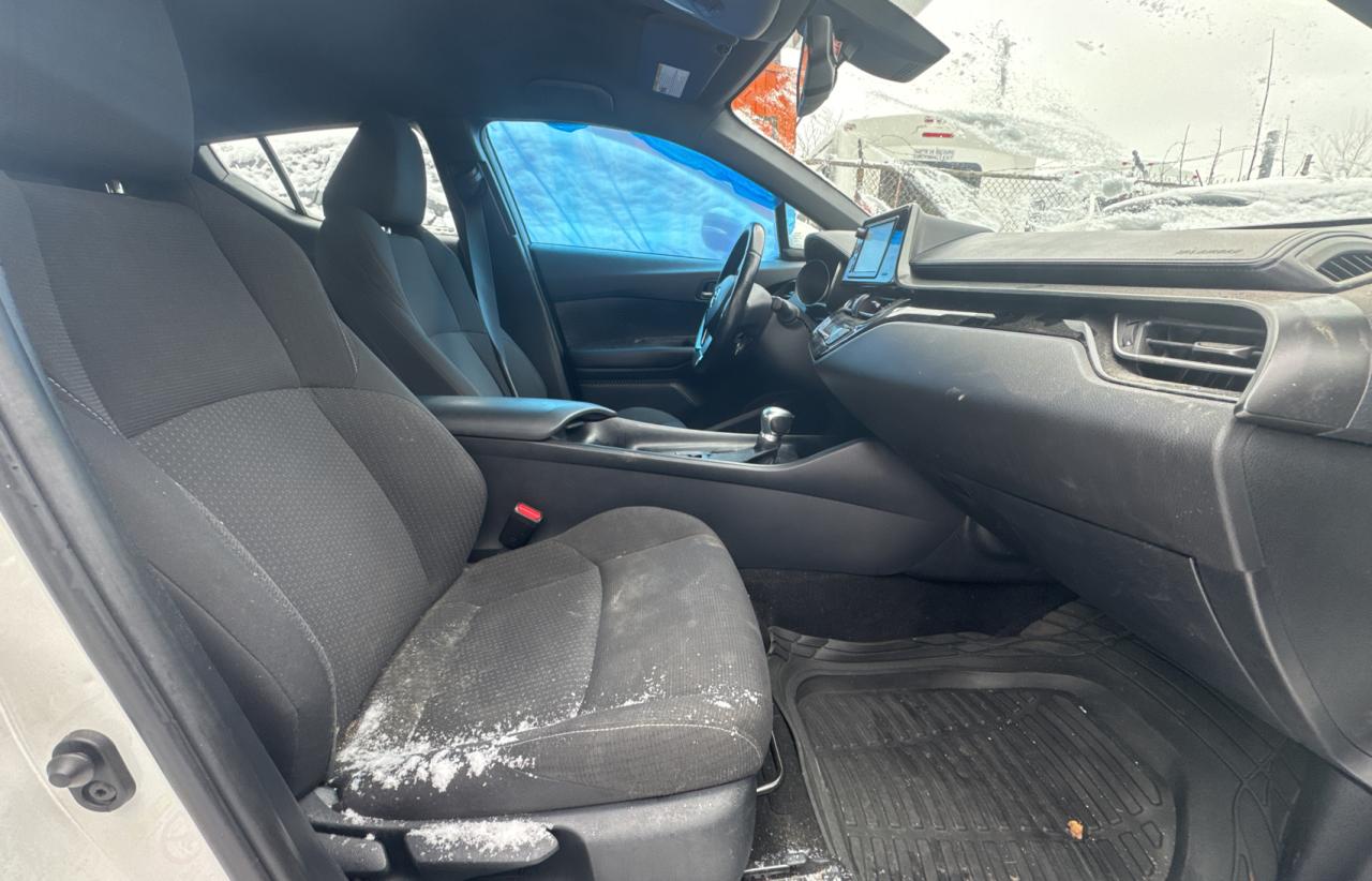 NMTKHMBX1JR001903 TOYOTA C-HR 2018