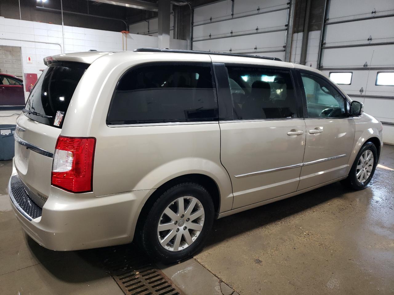 2016 Chrysler Town & Country - Image 3