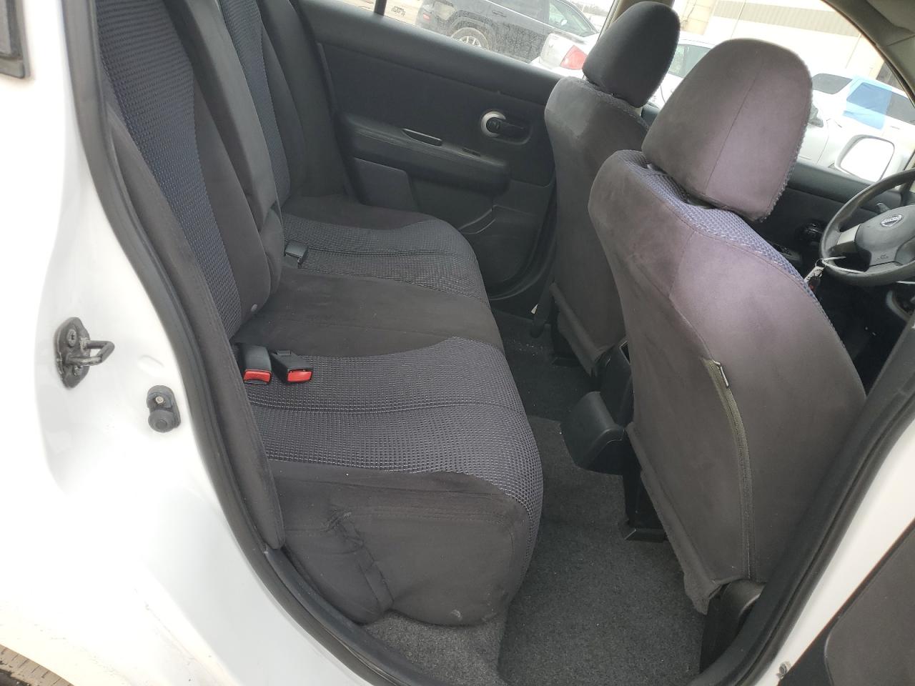 2011 Nissan Versa - Image 10