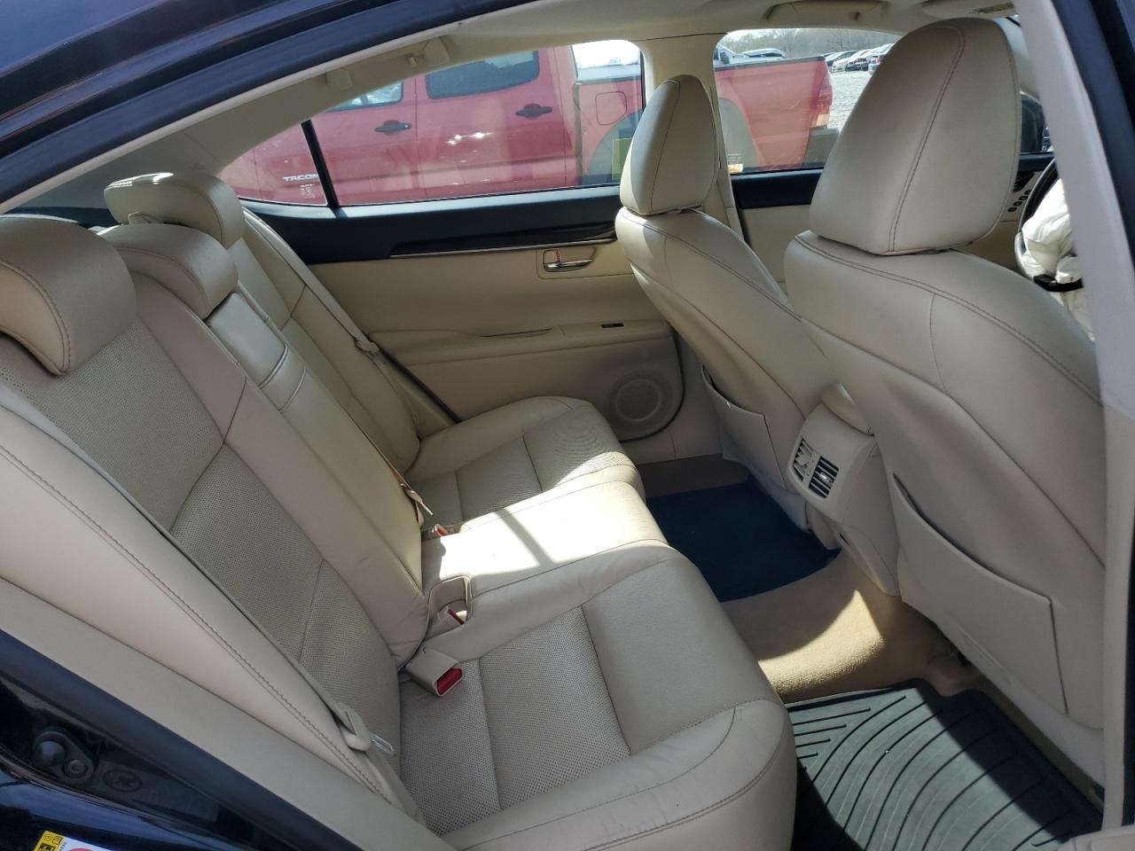 2013 Lexus ES - Image 10