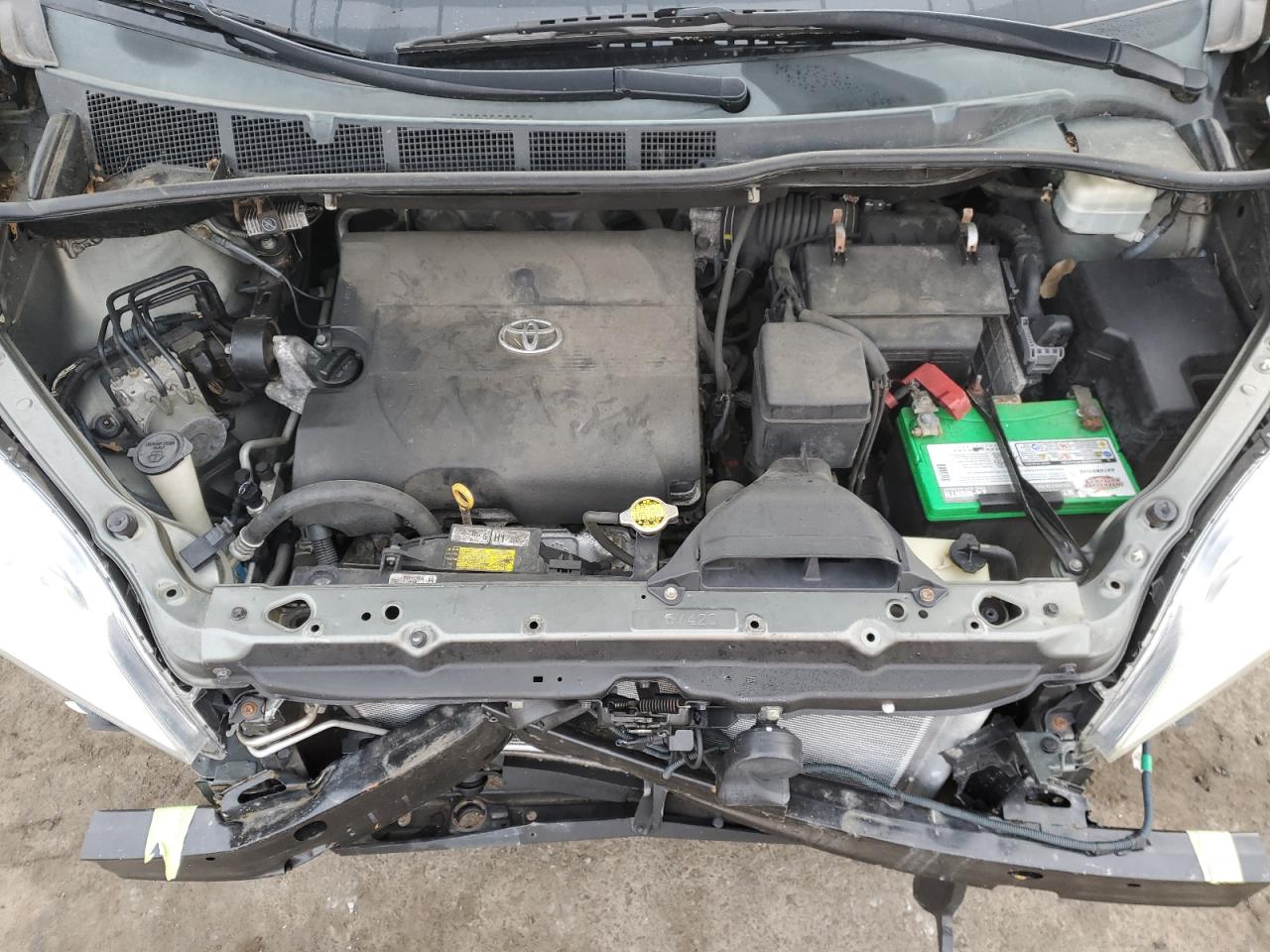 2012 Toyota Sienna - Image 13