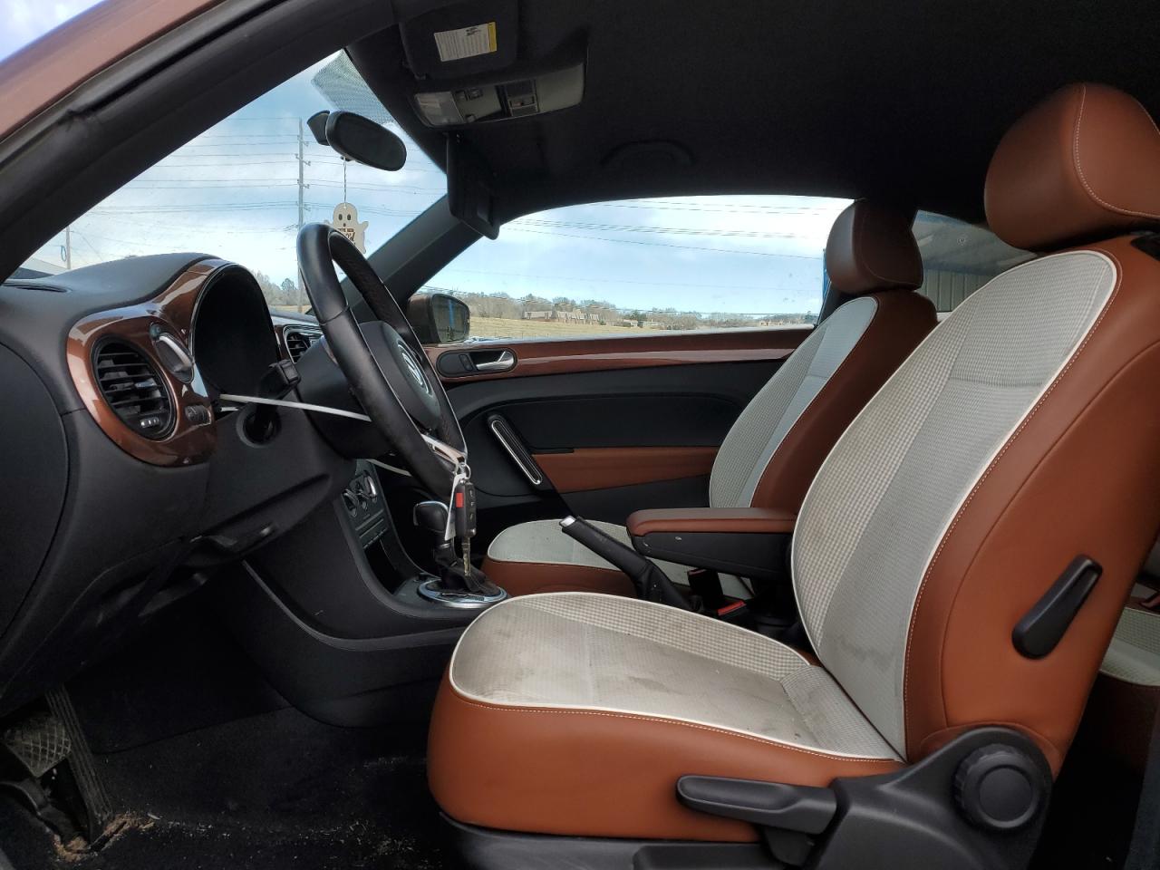 2017 Volkswagen Beetle - Image 7