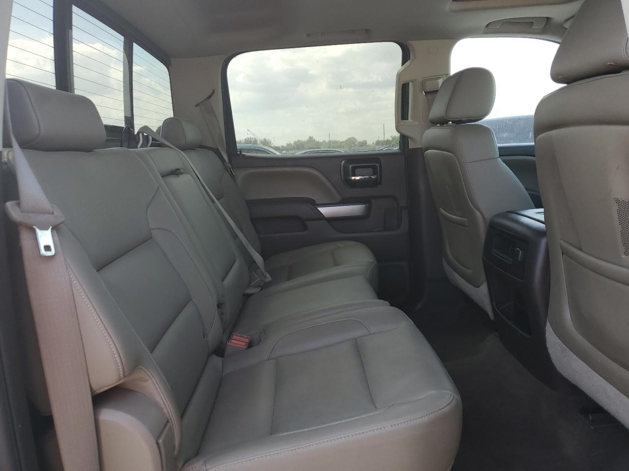 2015 Chevrolet Silverado - Image 10