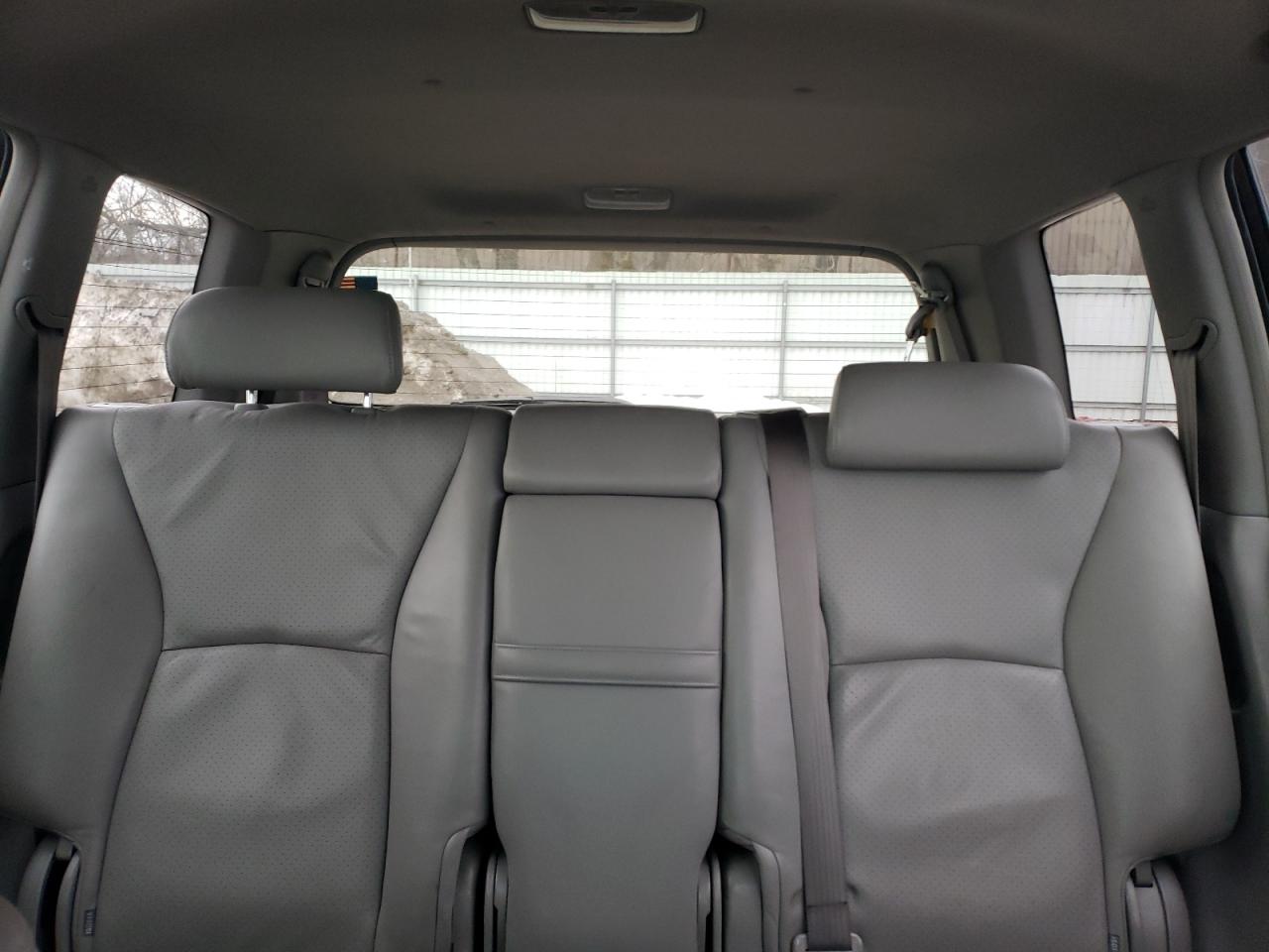2004 Toyota Highlander - Image 10