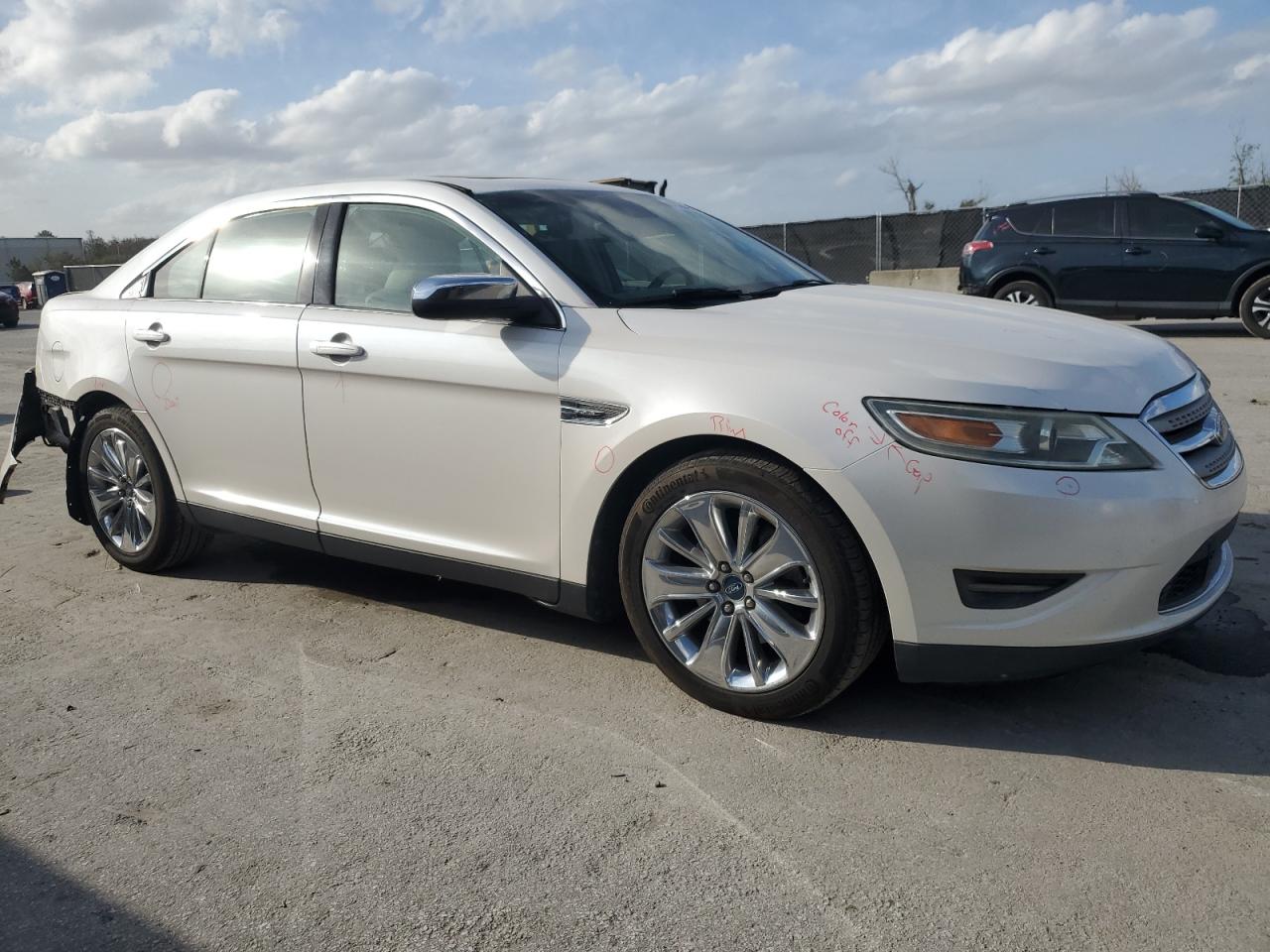 2010 Ford Taurus - Image 4