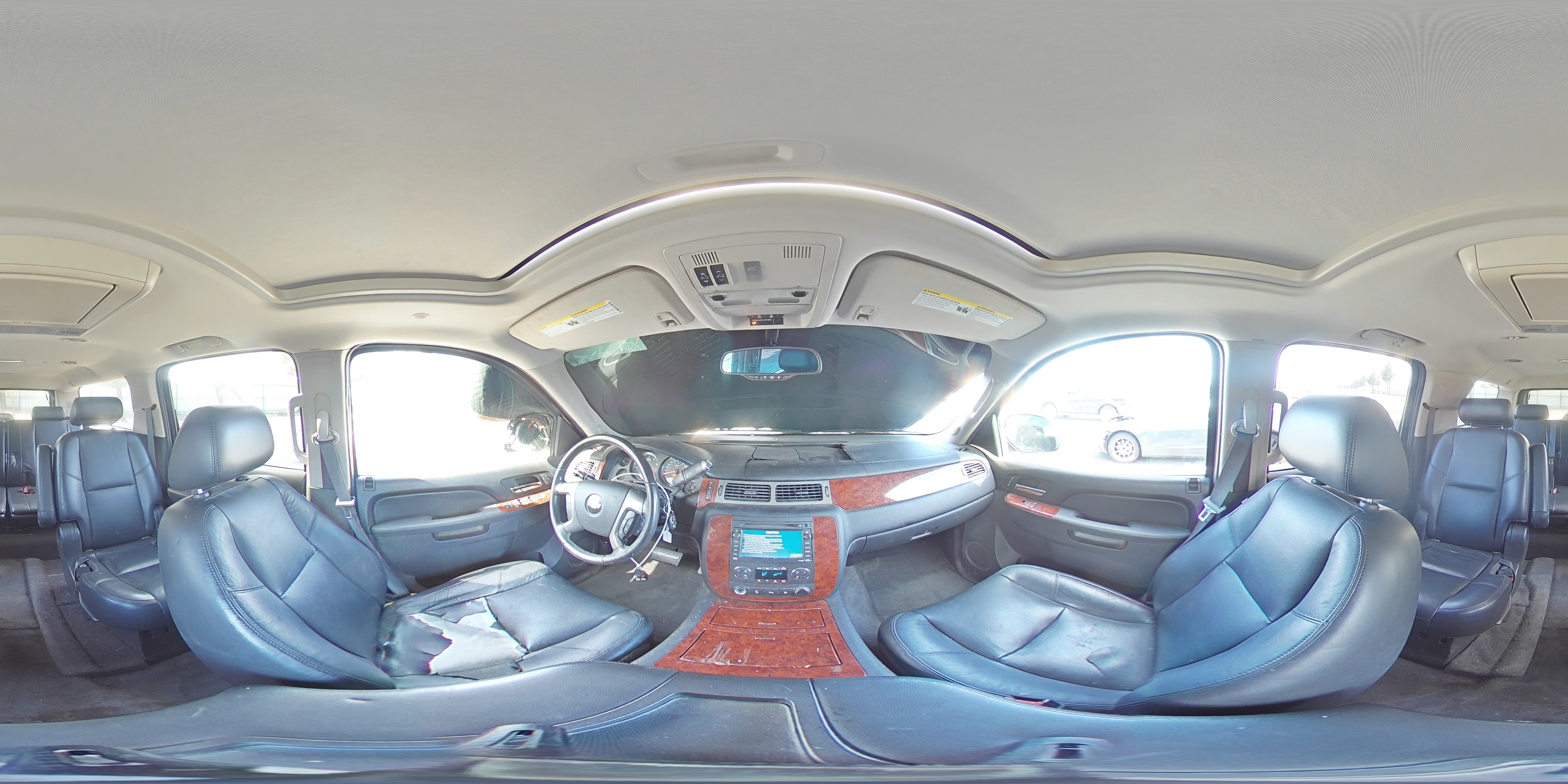 2010 Chevrolet Suburban - Image 13