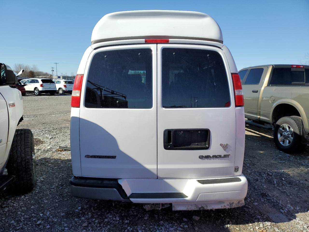 2005 Chevrolet Express - Image 6