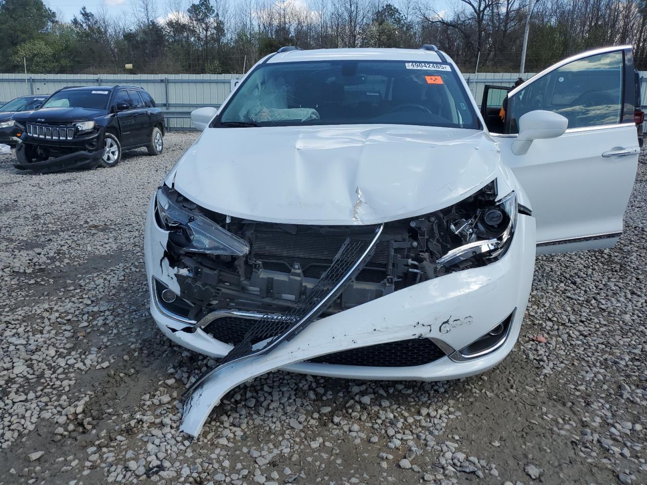 2018 Chrysler Pacifica - Image 12
