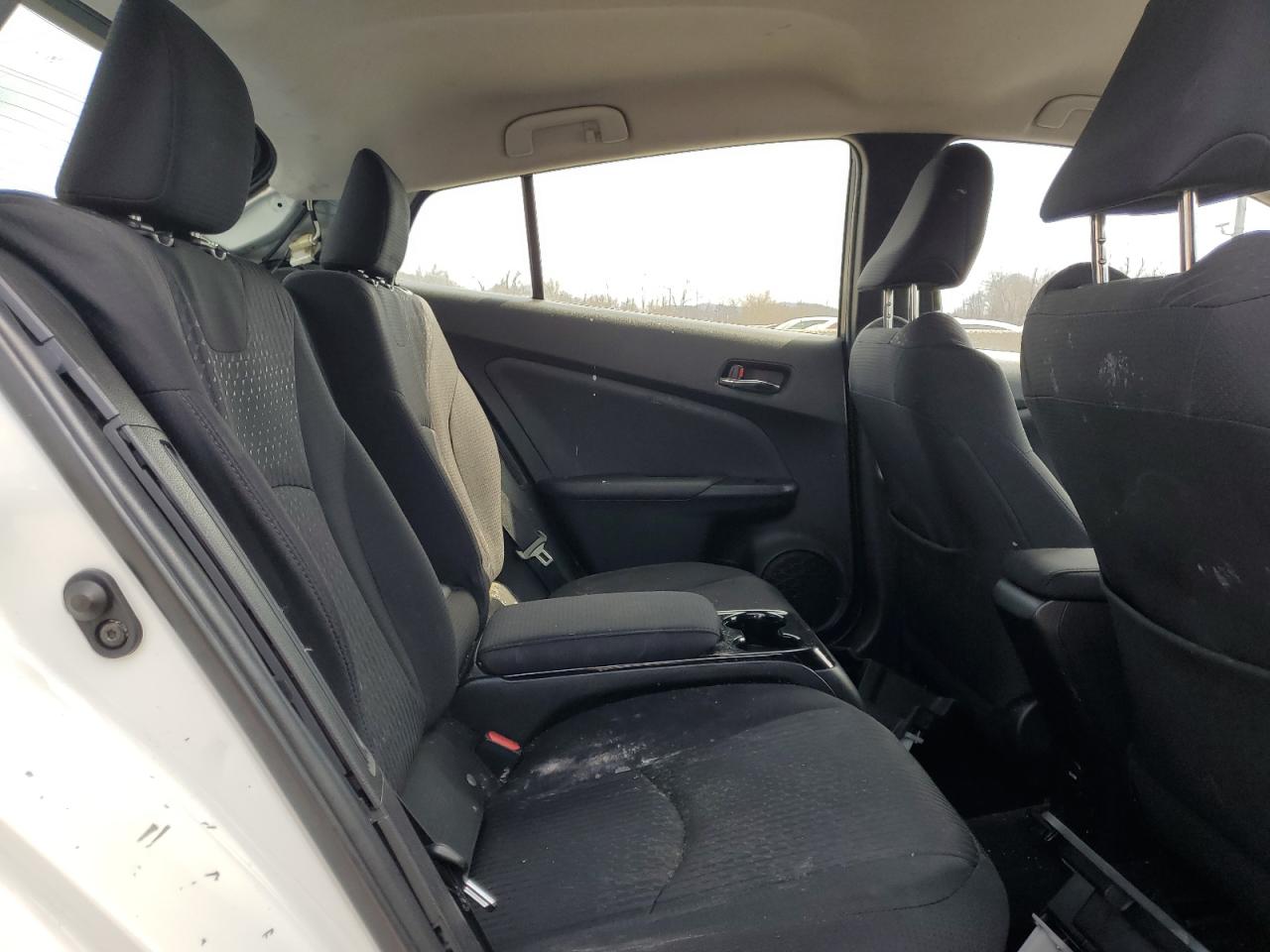 2017 Toyota Prius - Image 10