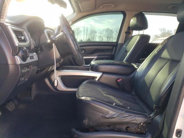  NISSAN TITAN 2017 Biały