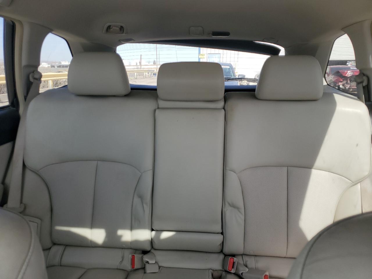 2010 Subaru Outback - Image 10