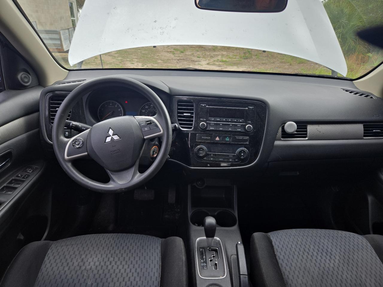 2014 Mitsubishi Outlander - Image 9