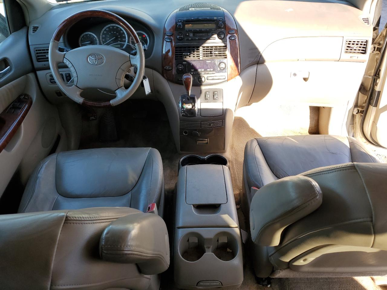 2005 Toyota Sienna - Image 8