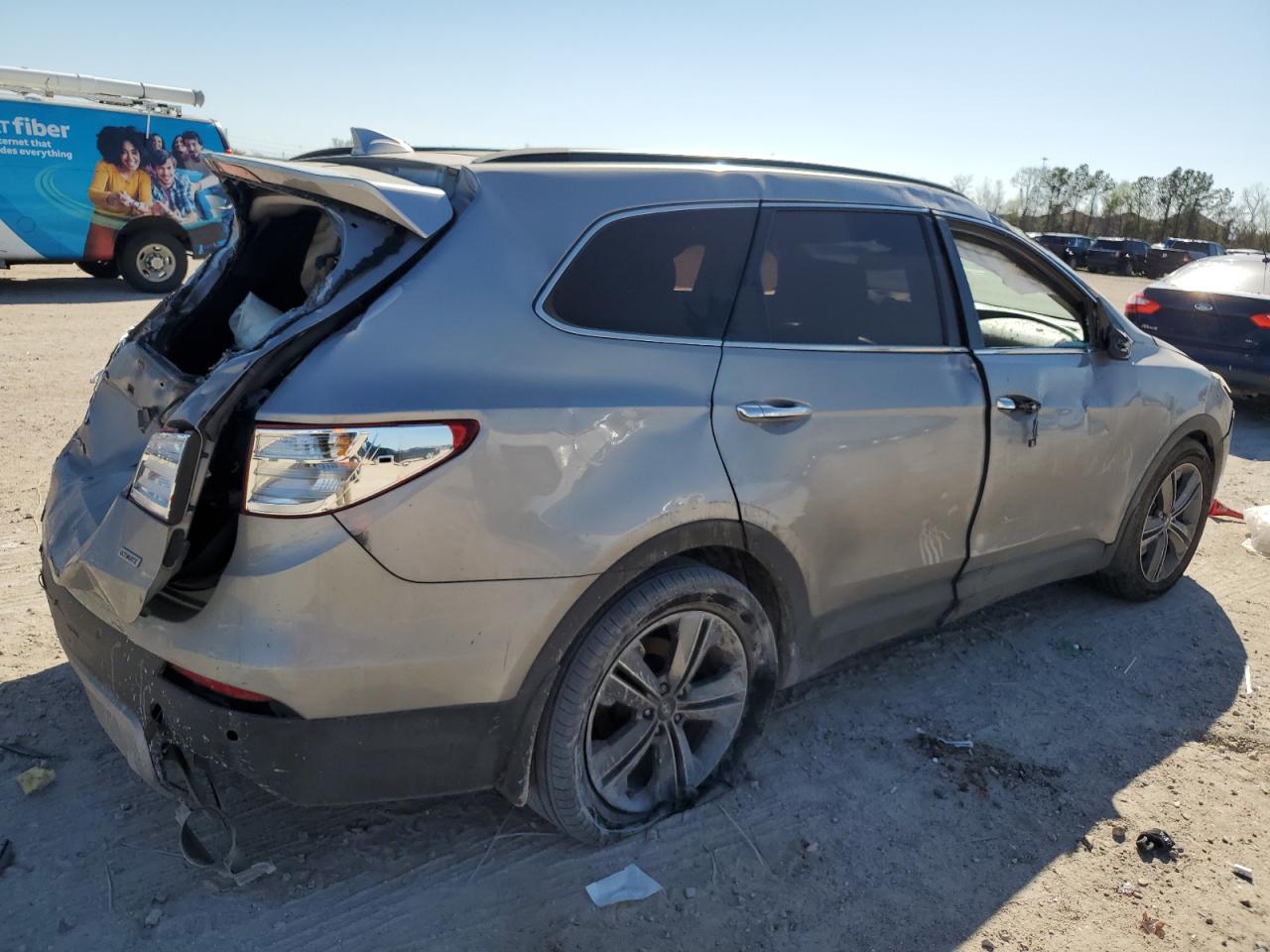 2016 Hyundai Santa Fe - Image 3