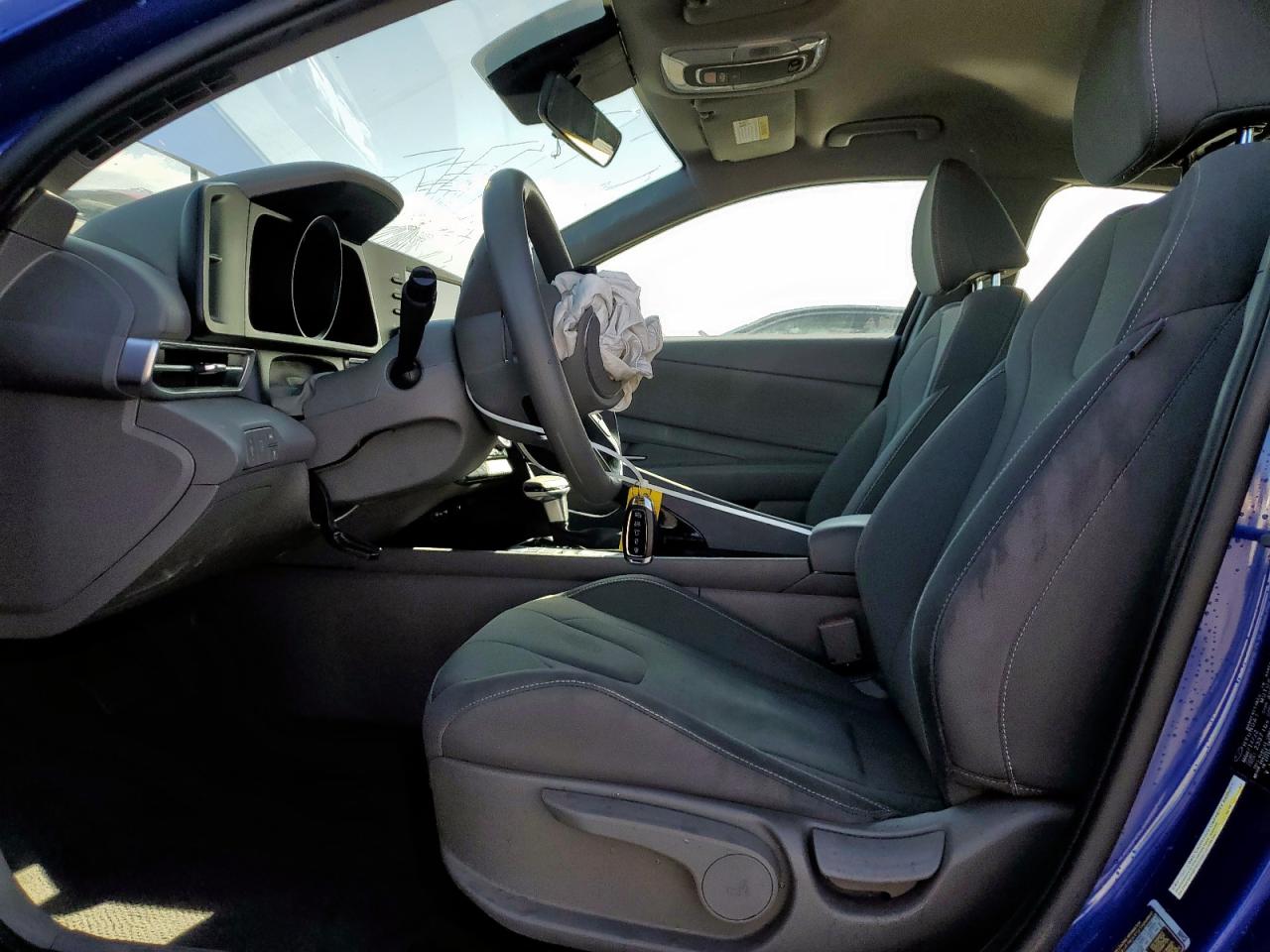 2022 Hyundai Elantra - Image 7