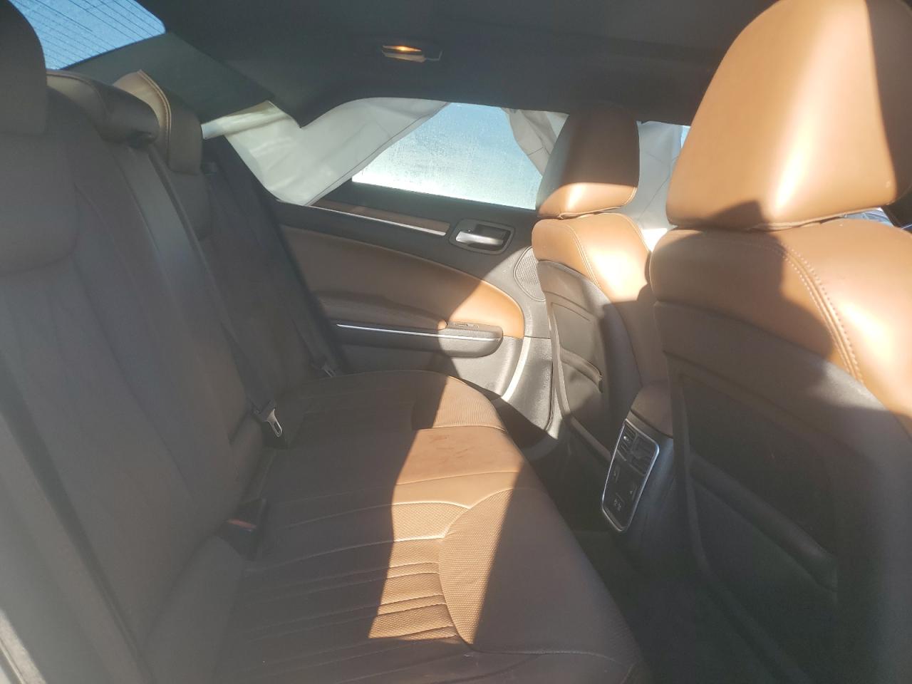 2018 Chrysler 300 - Image 10
