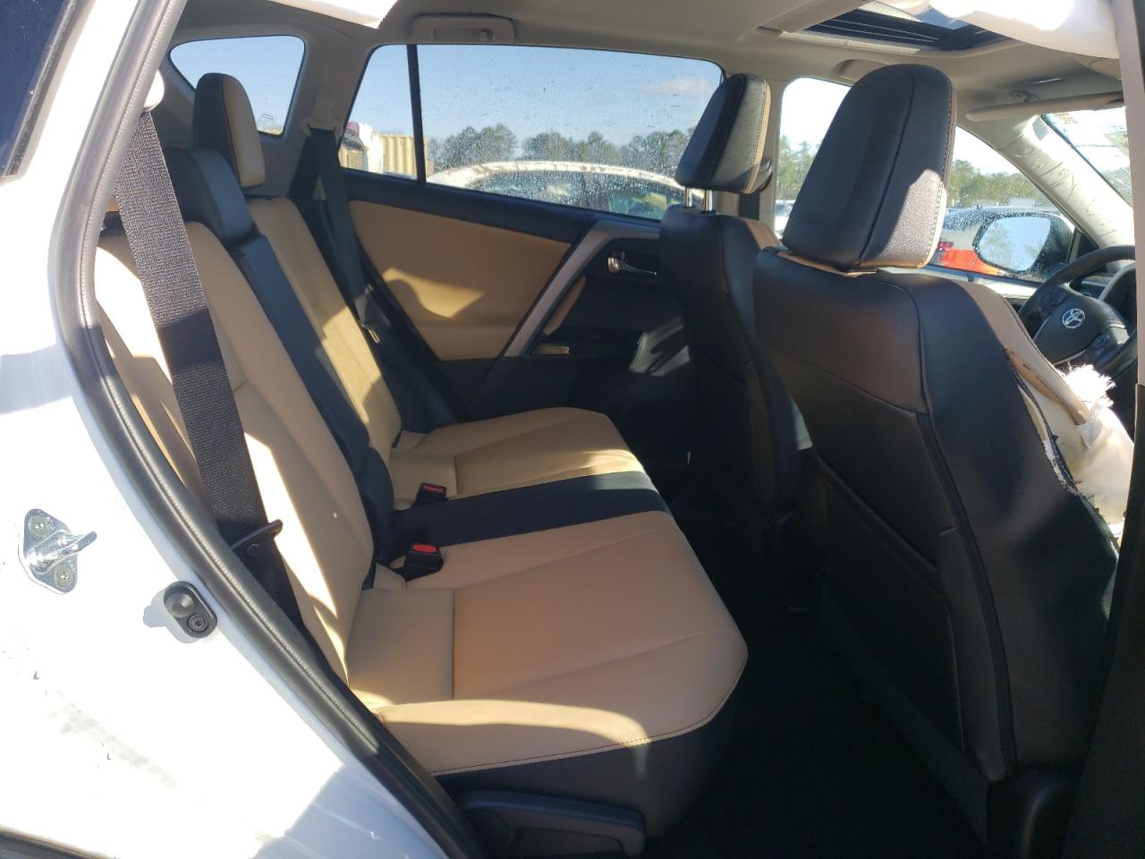 2017 Toyota RAV 4 - Image 11
