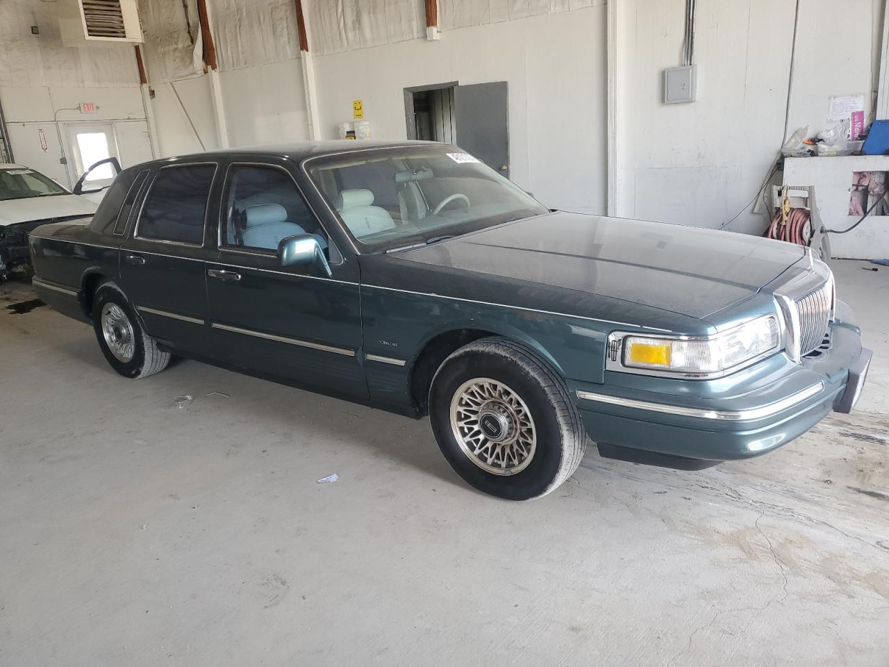 1996 Lincoln Town Car - Image 4