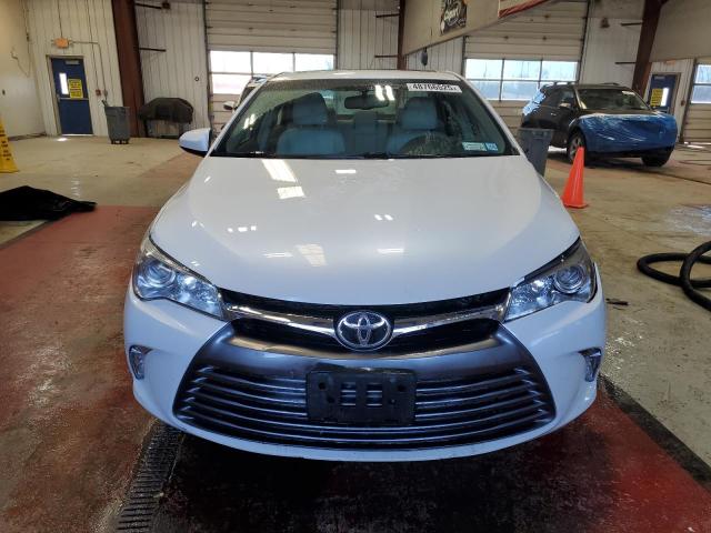  TOYOTA CAMRY 2017 Белый