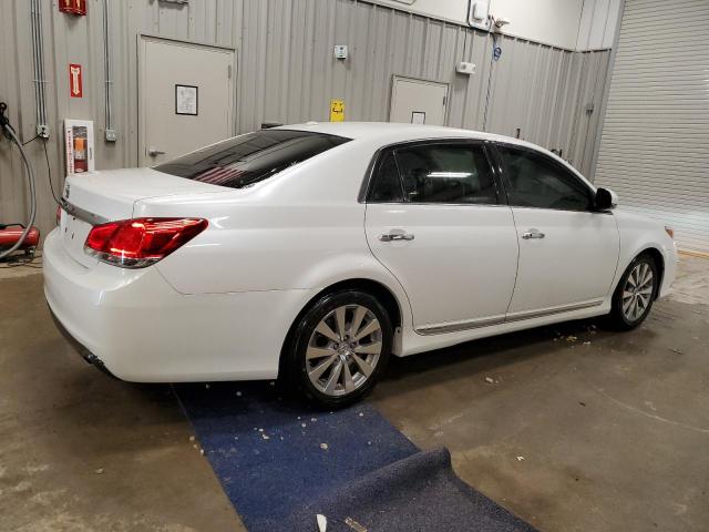 Sedans TOYOTA AVALON 2012 White