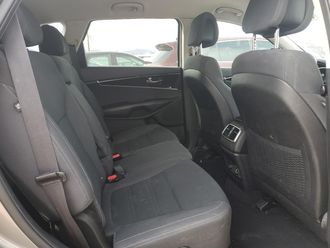 2016 Kia Sorento - Image 11