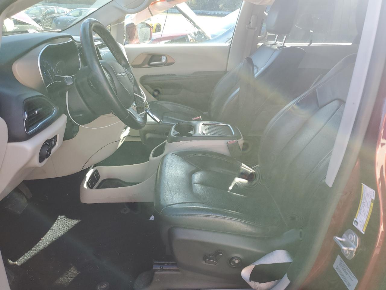 2017 Chrysler Pacifica - Image 7
