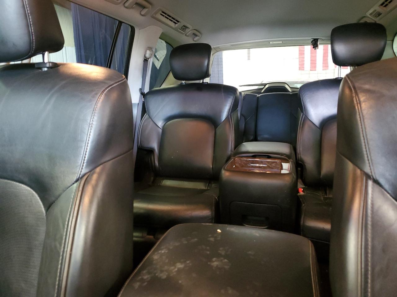 2015 Infiniti QX80 - Image 10