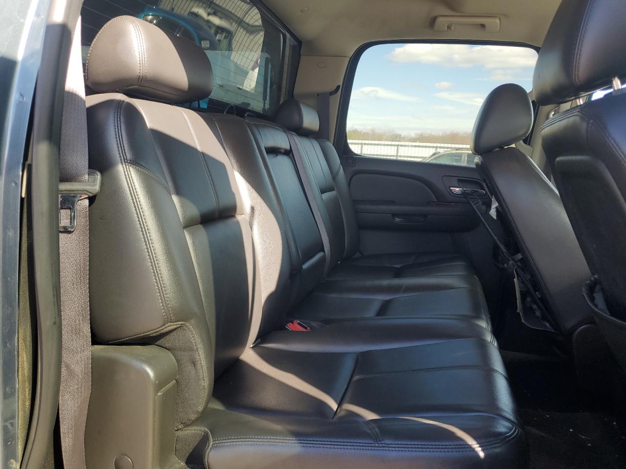 2011 Chevrolet Silverado - Image 10