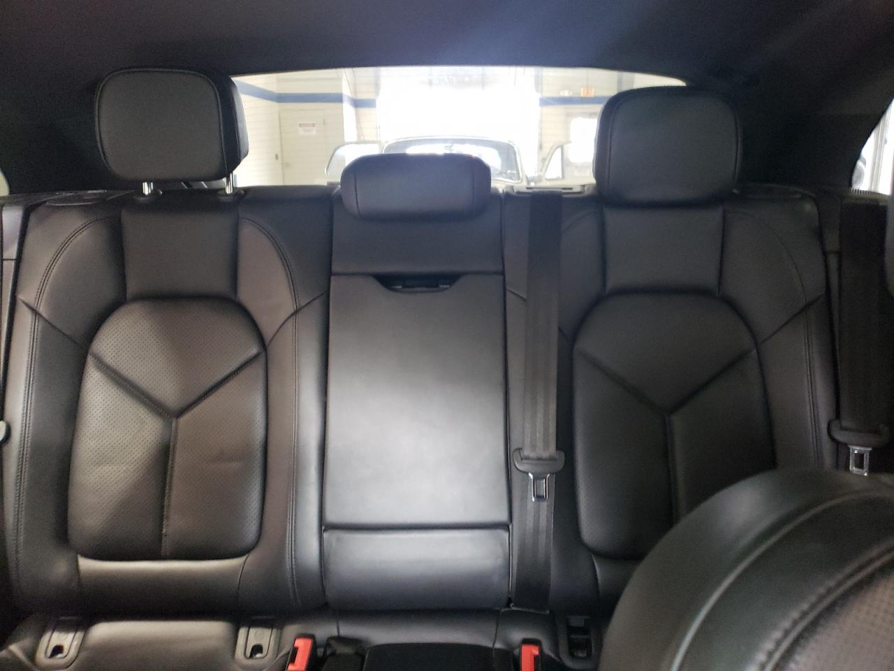2018 Porsche Macan - Image 10