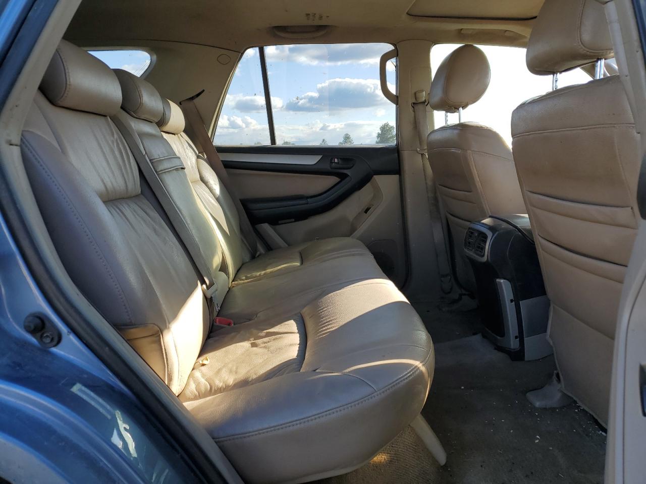 2004 Toyota 4Runner - Image 11