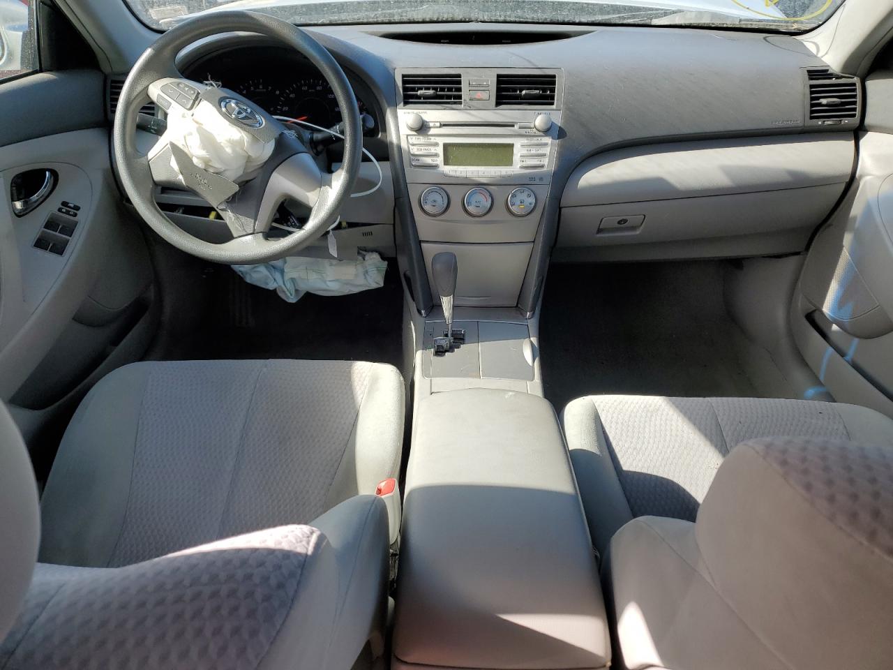 2010 Toyota Camry - Image 8