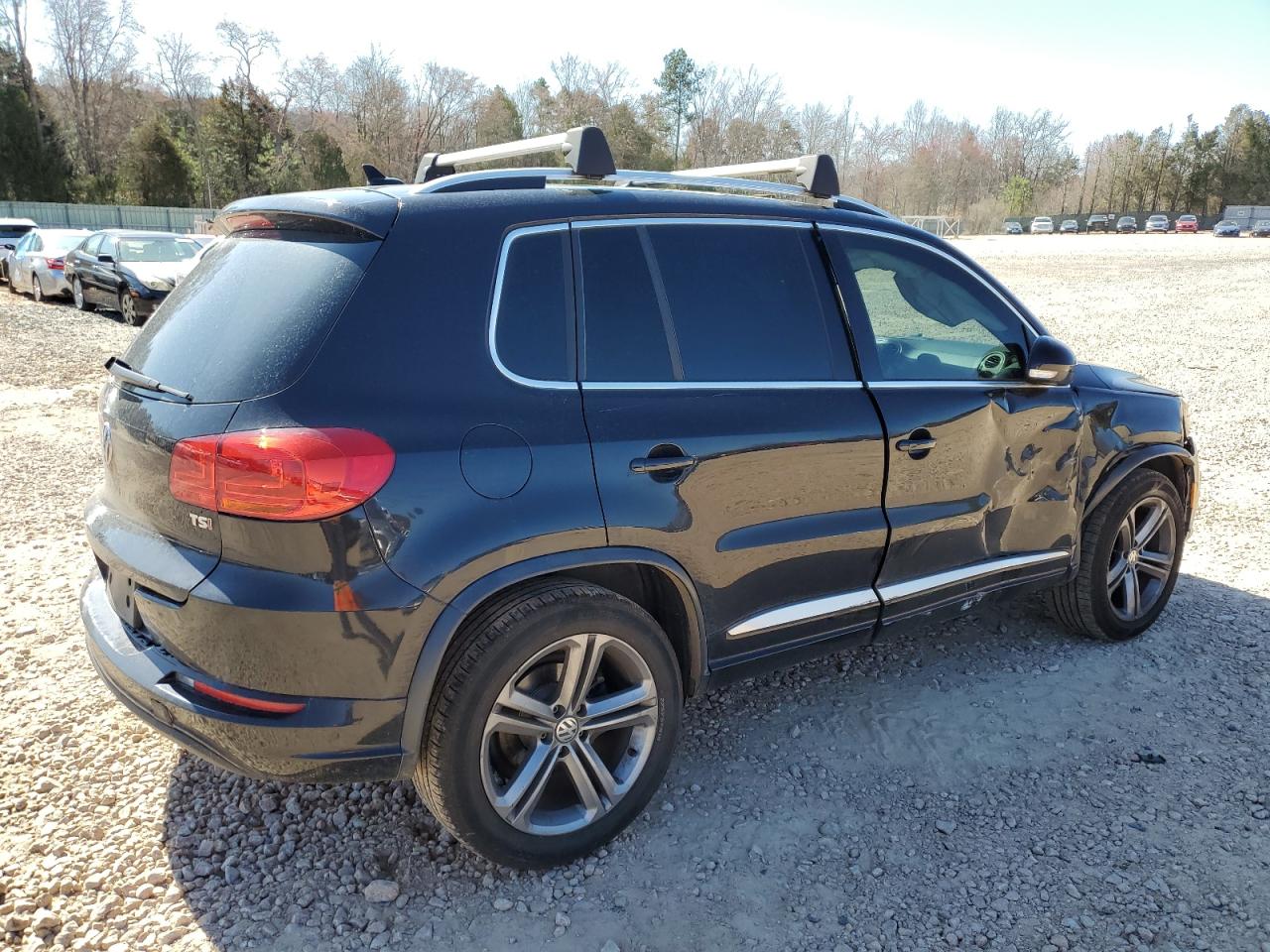 2017 Volkswagen Tiguan - Image 3