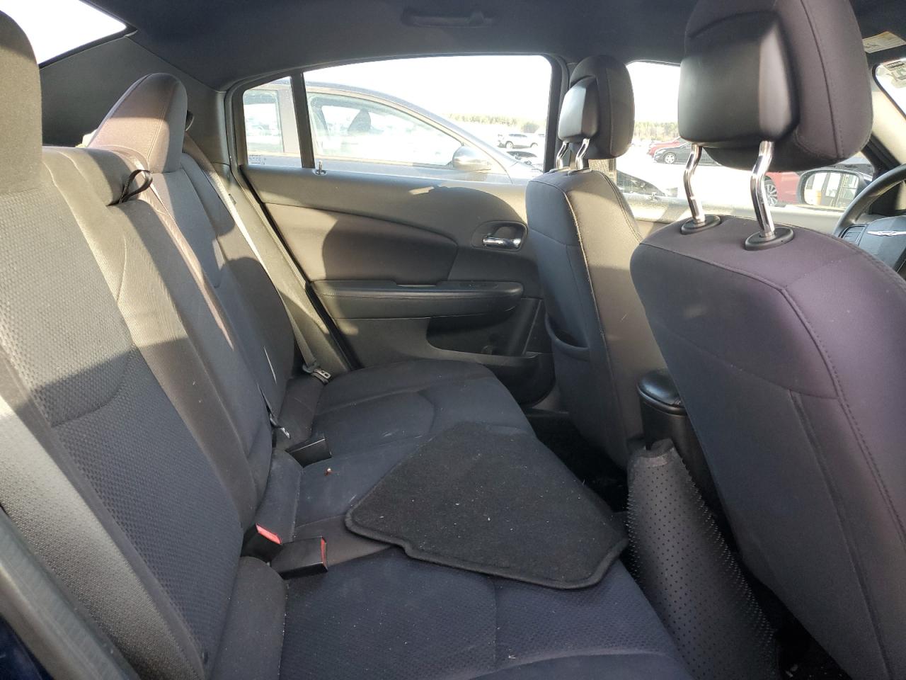 2014 Chrysler 200 - Image 10