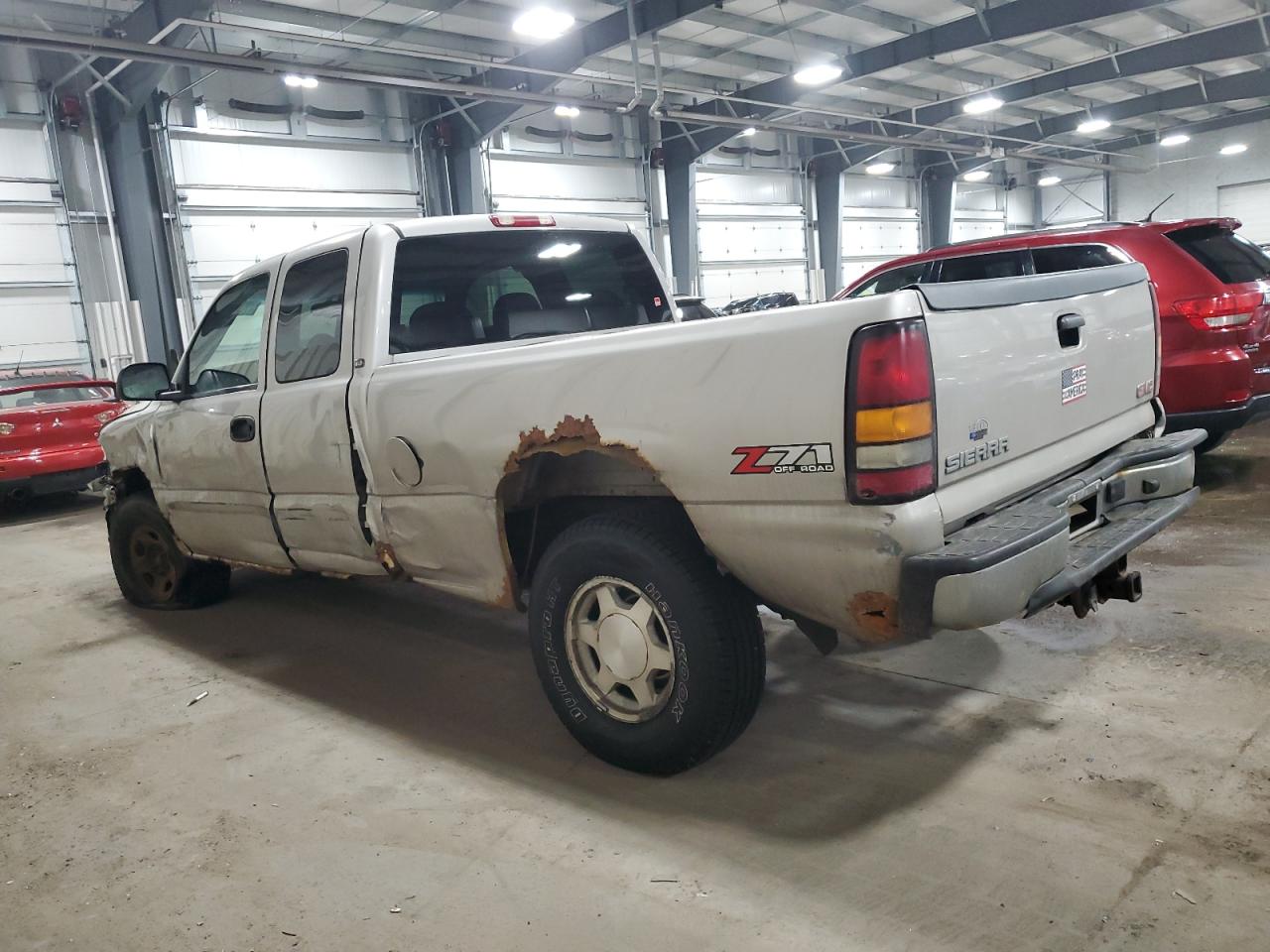 2004 GMC Sierra - Image 2