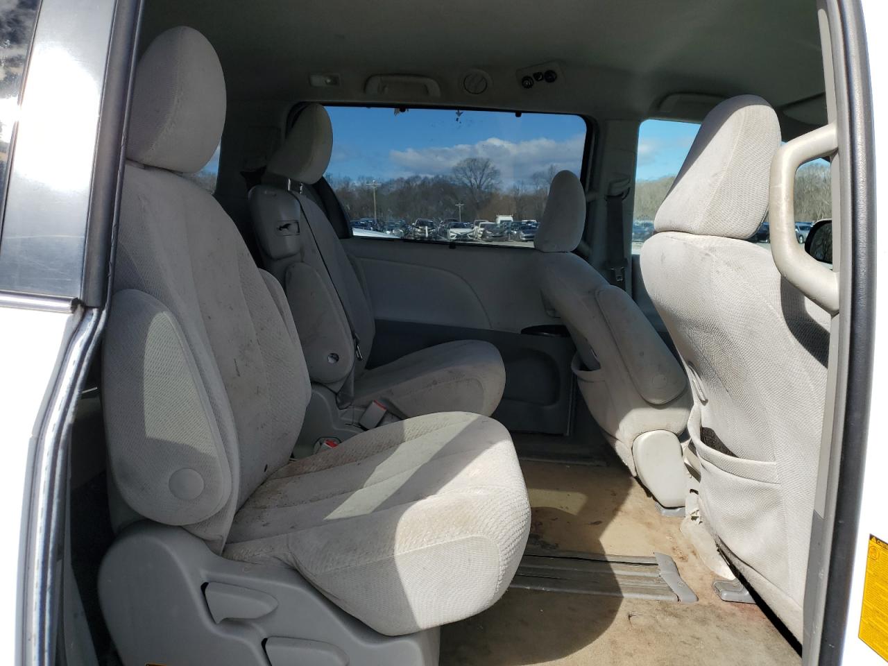 2011 Toyota Sienna - Image 12