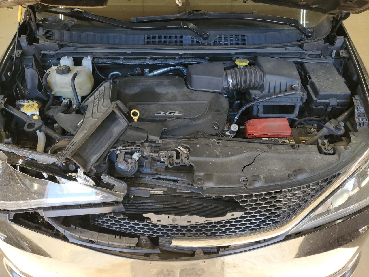 2017 Chrysler Pacifica - Image 12
