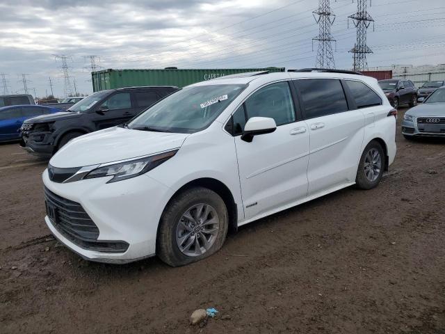TOYOTA SIENNA LE 2021