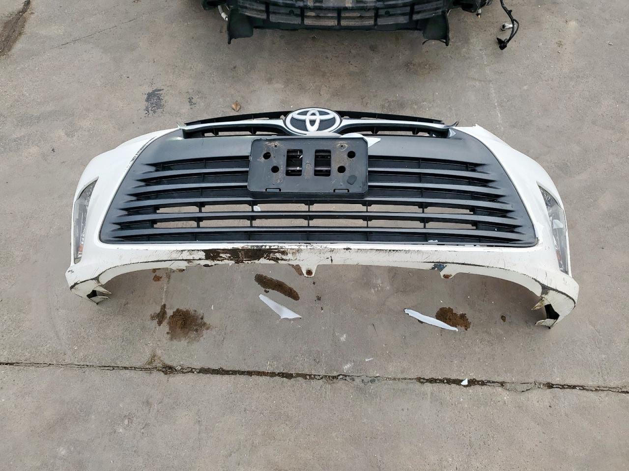 2015 Toyota Camry - Image 12