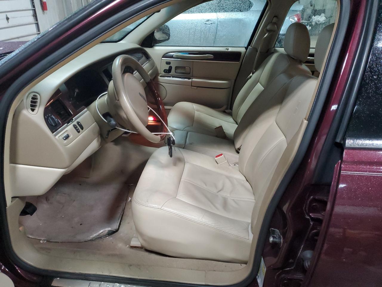 2008 Lincoln Town Car - Image 7