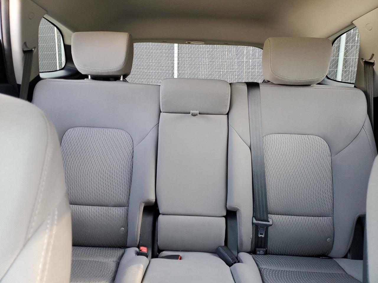 2017 Hyundai Santa Fe - Image 10