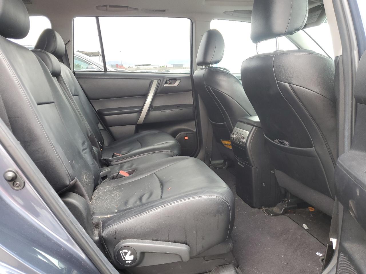 2012 Toyota Highlander - Image 11