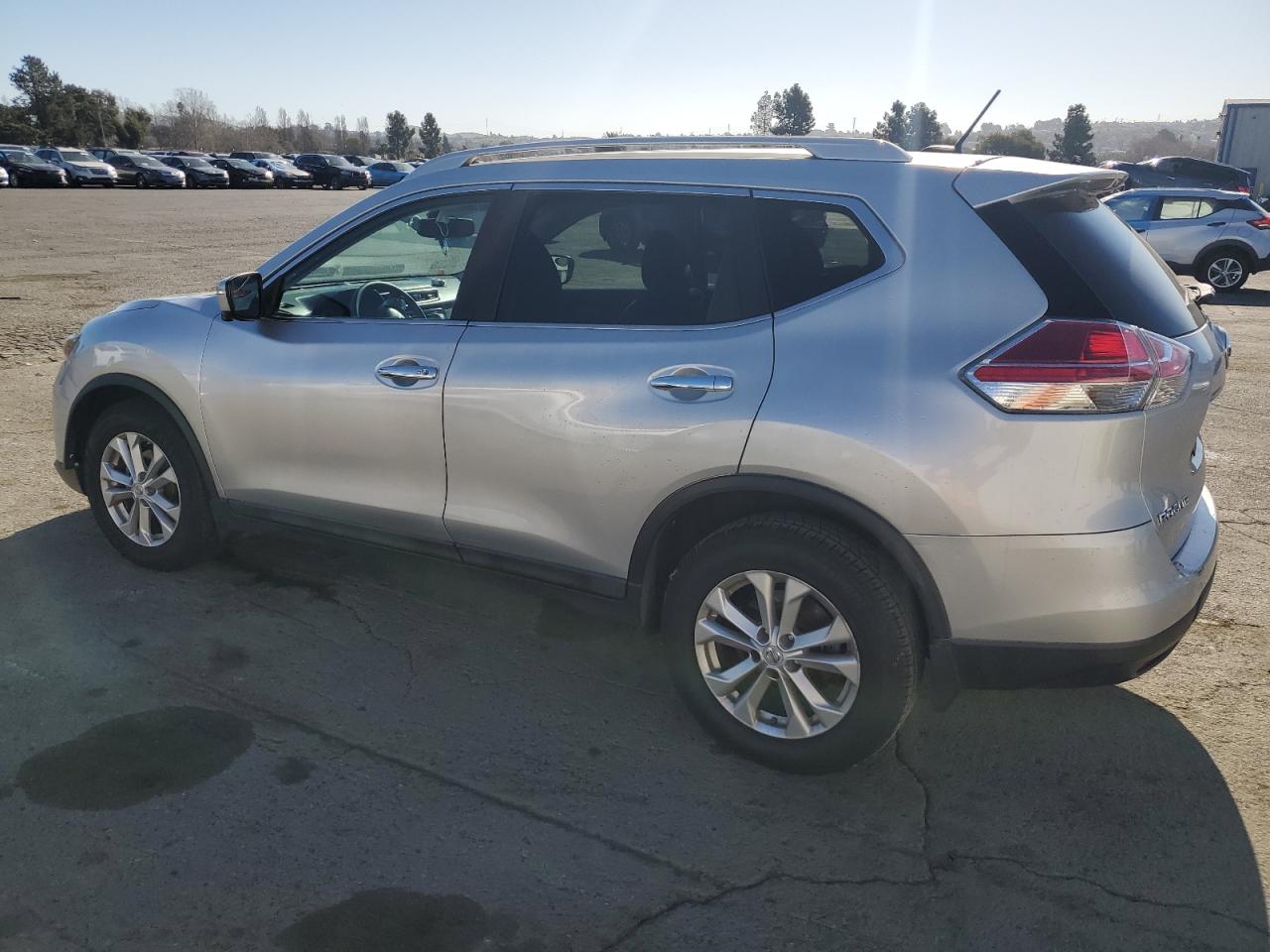2015 Nissan Rogue - Image 2