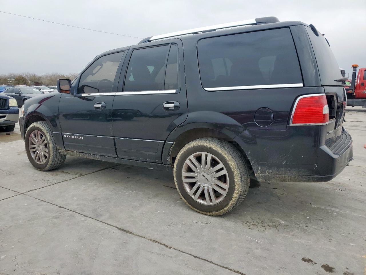 2009 Lincoln Navigator - Image 2