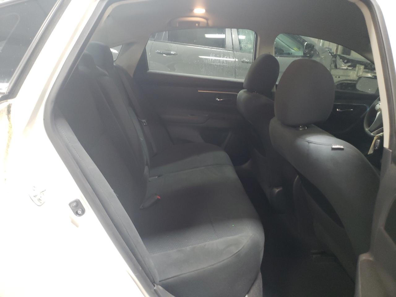 2015 Nissan Altima - Image 10