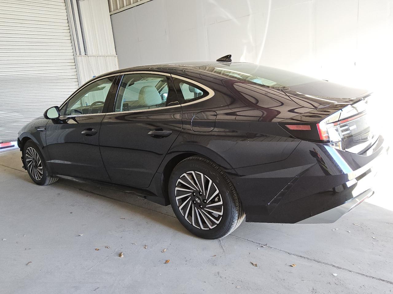 2025 Hyundai Sonata - Image 2
