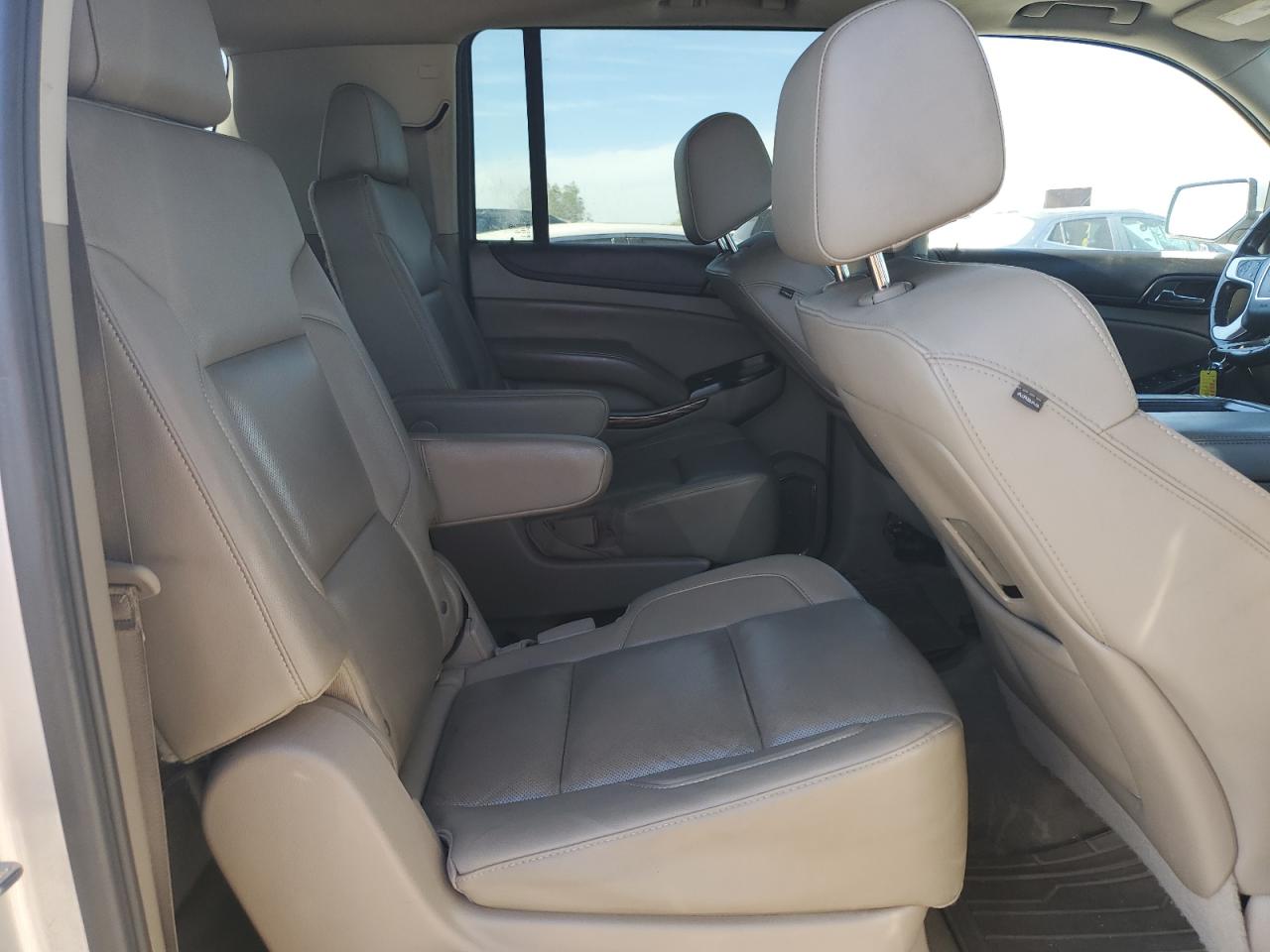 2016 GMC Yukon - Image 11