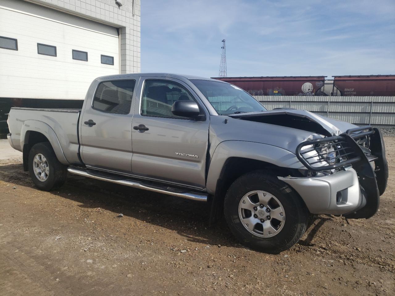 2015 Toyota Tacoma - Image 4