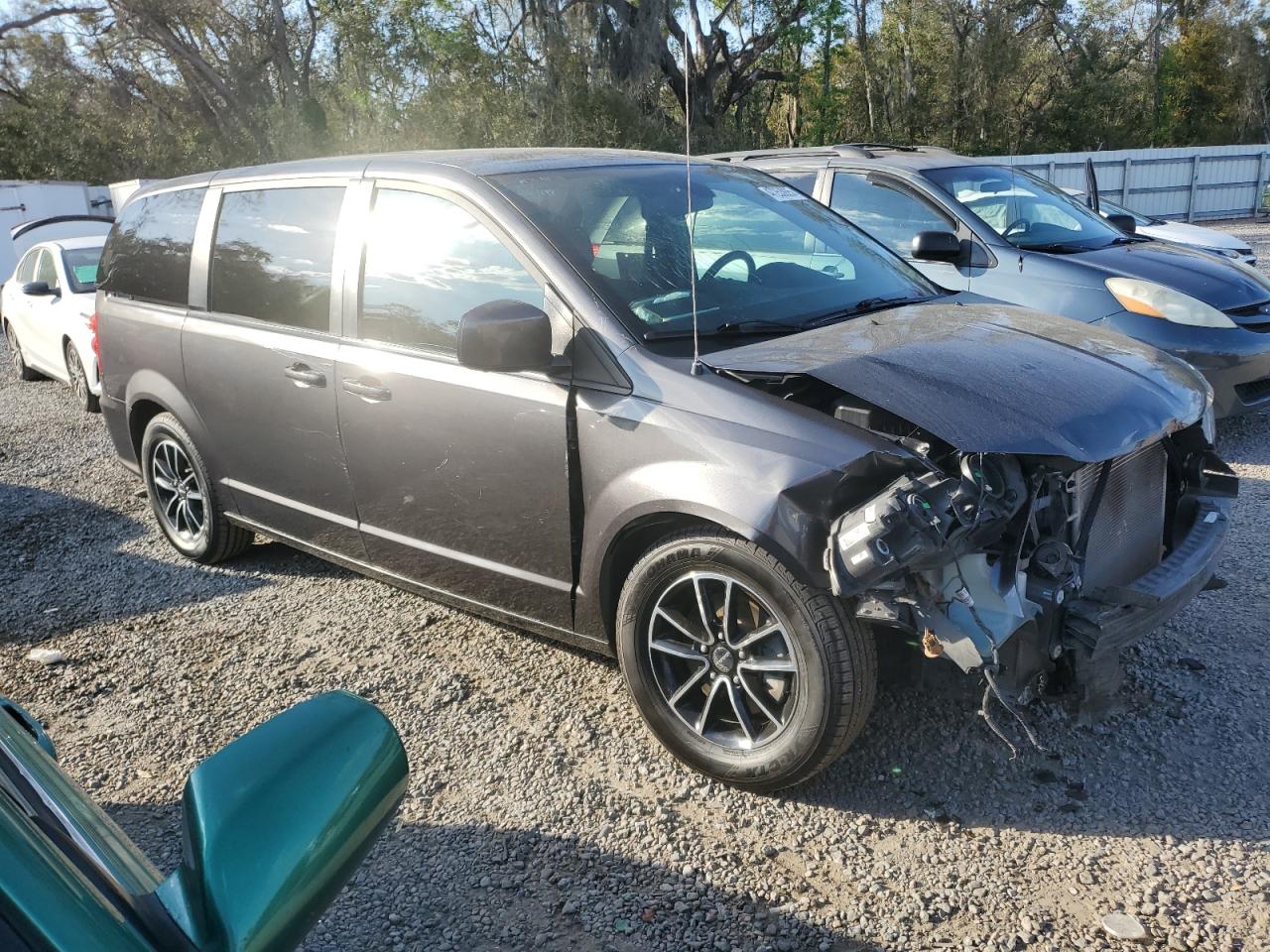 2019 Dodge Caravan - Image 4
