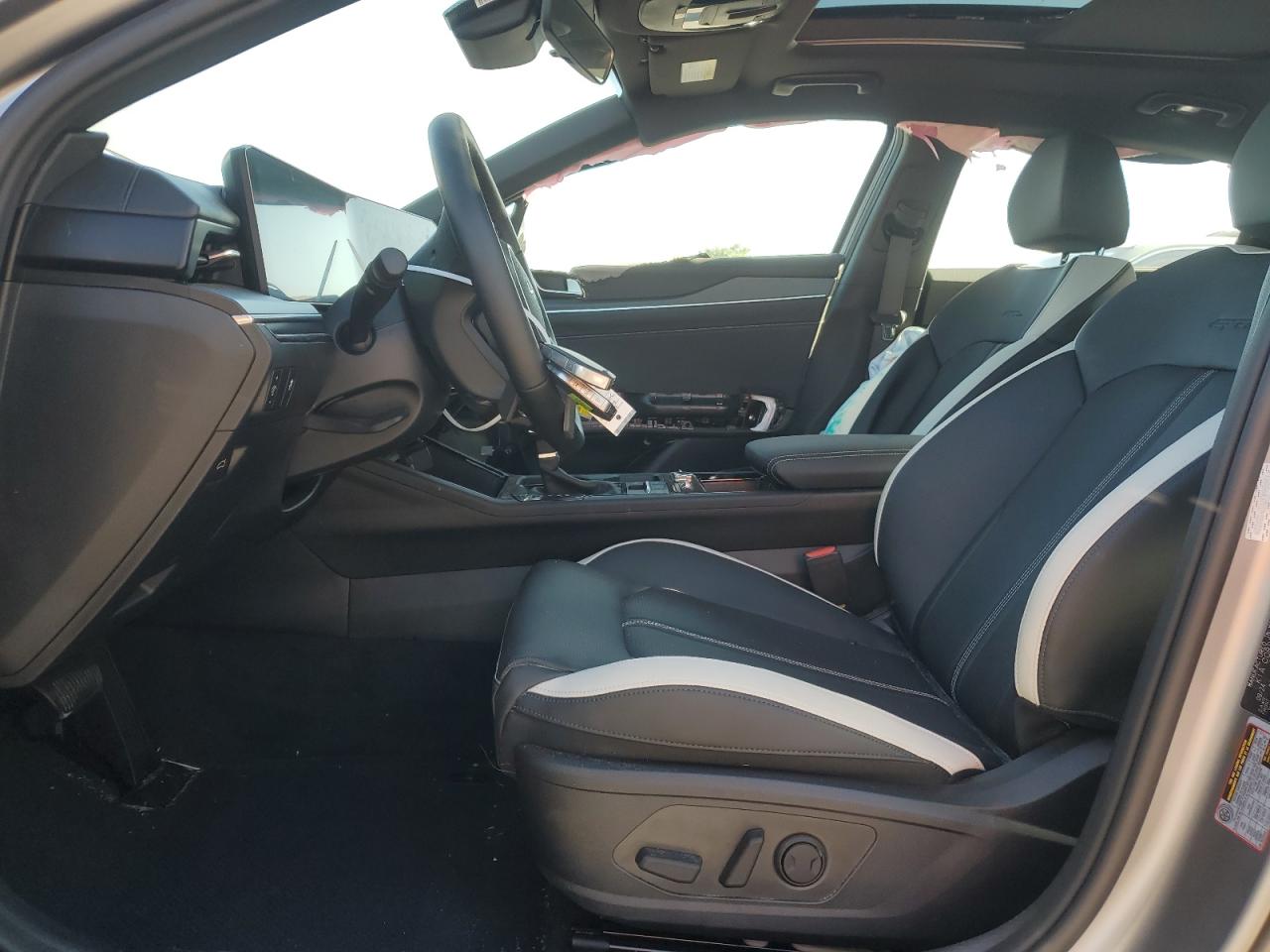 2025 Kia K5 - Image 7