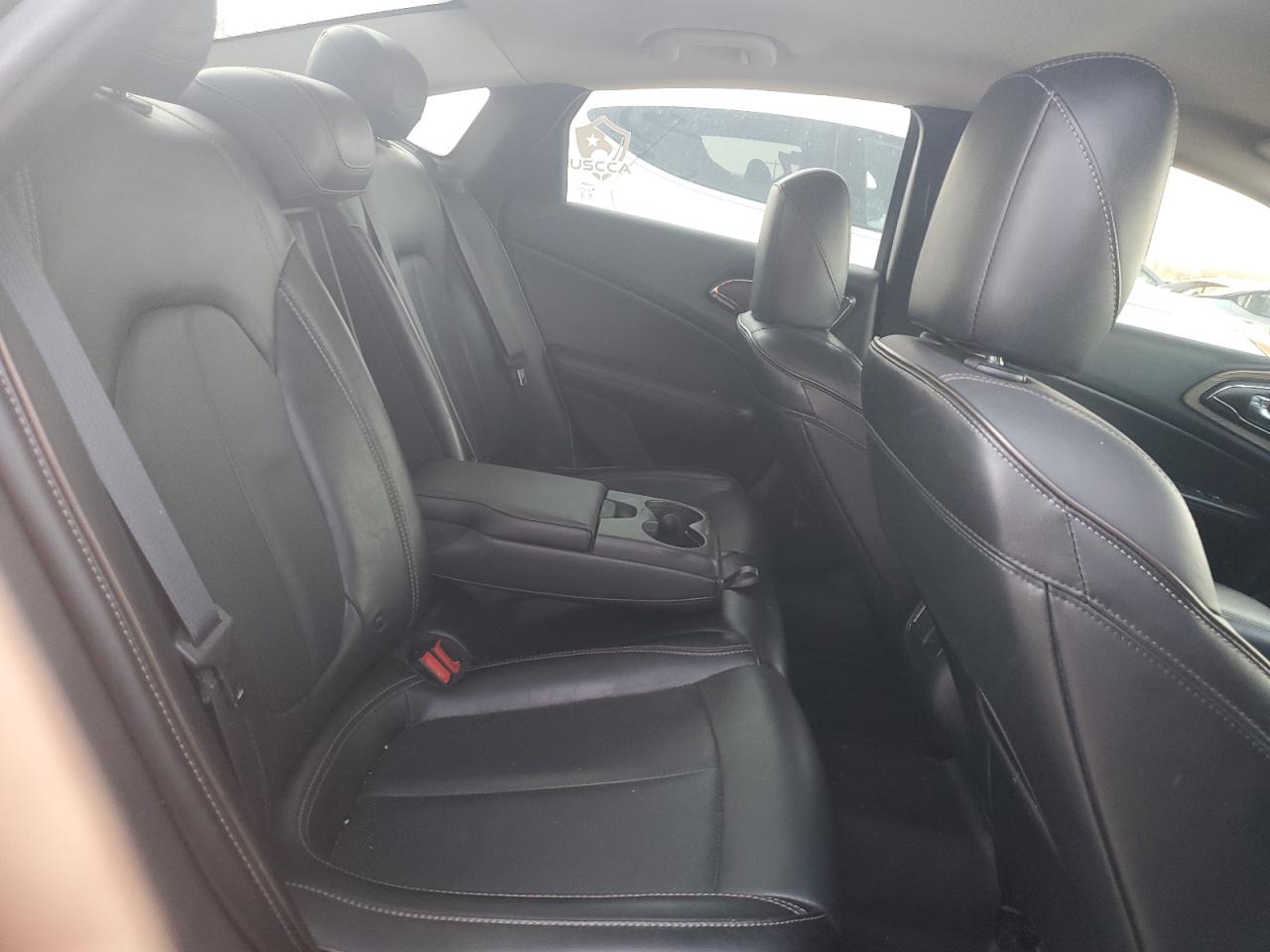 2015 Chrysler 200 - Image 10